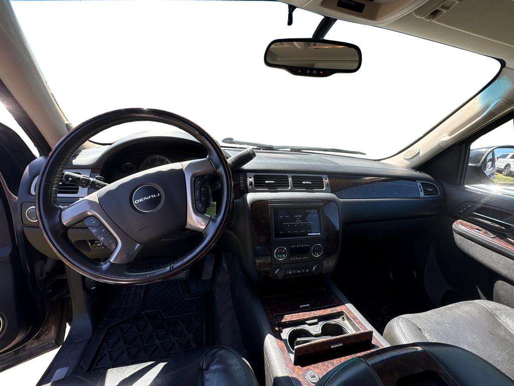 2011 GMC Yukon Denali - Photo 25