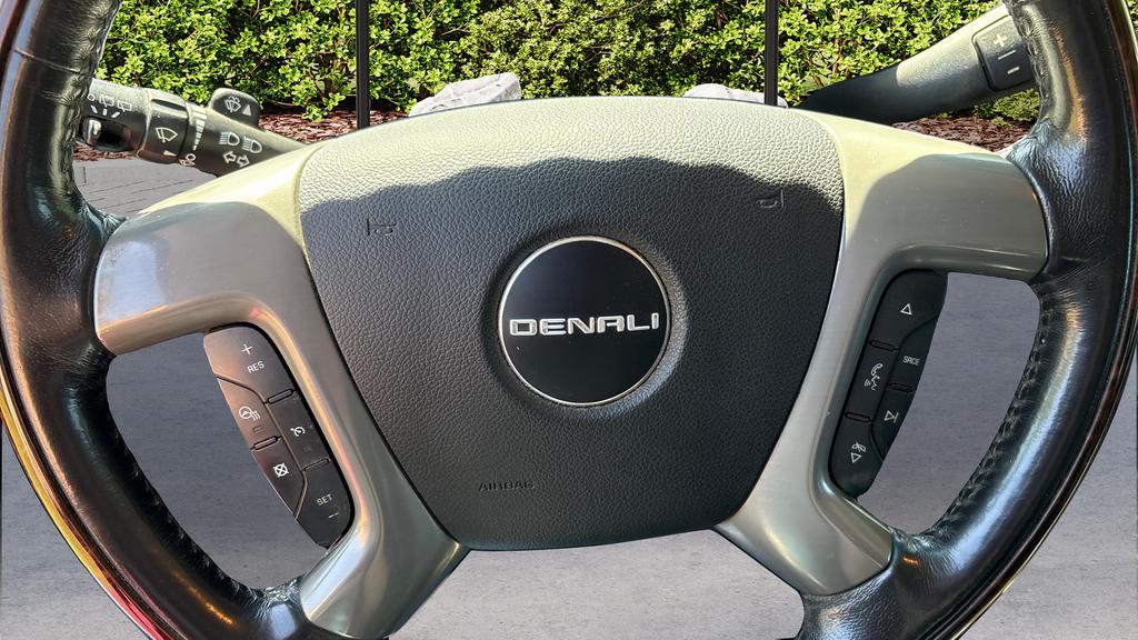 2011 GMC Yukon Denali - Photo 20