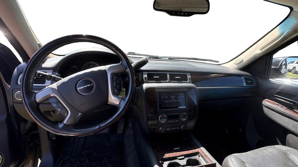 2011 GMC Yukon Denali - Photo 26